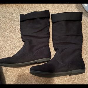 Black almost new boots